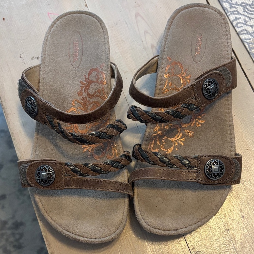 Aetrex Tan and Black Braided Sandals Leather women's size 8